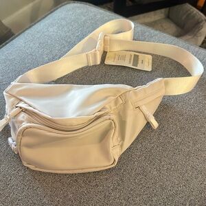 Fabletics Hike Fanny Pack NWT!